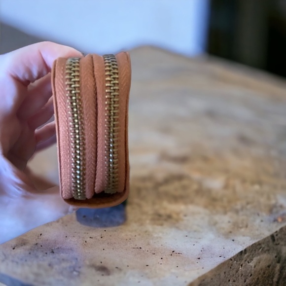 Leather Universal Thread Wallet - Picture 9 of 9